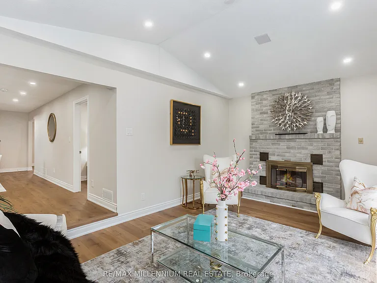 61 Mistywood Dr #UPPER — Photo 22