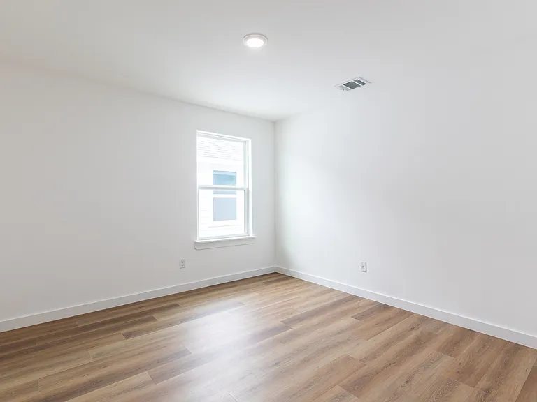 8210 Sparta St #B — Photo 12