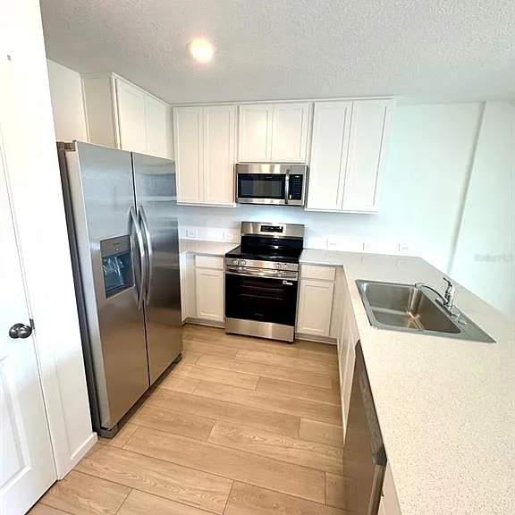 813 Lynx St — Photo 2