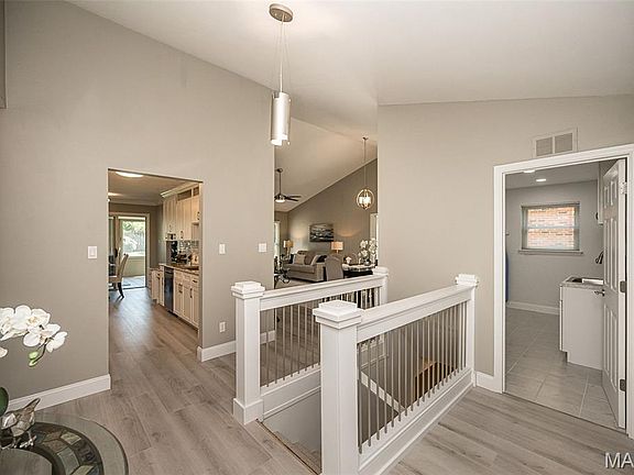 3rd image of 842 Braefield Ct