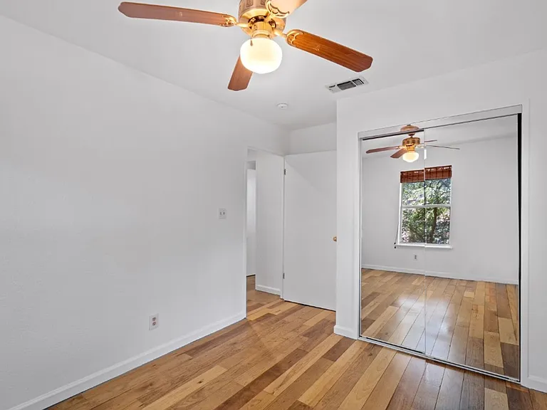1211 Delano St — Photo 19