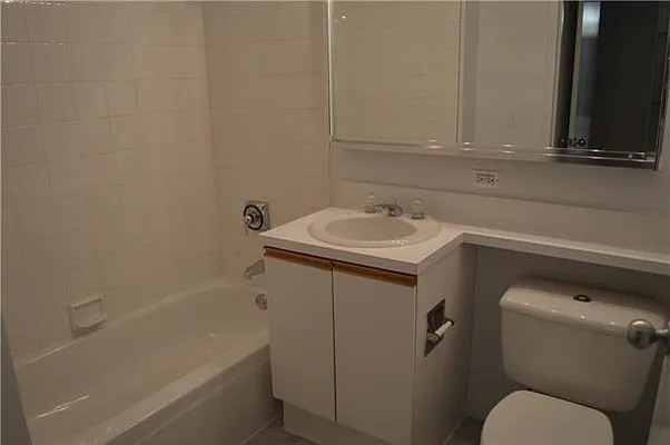 Rented by essential NEW YORK Real Estate | media 17