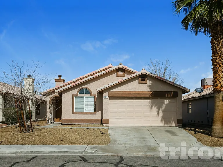 7020 Overhill Ave — Photo 1