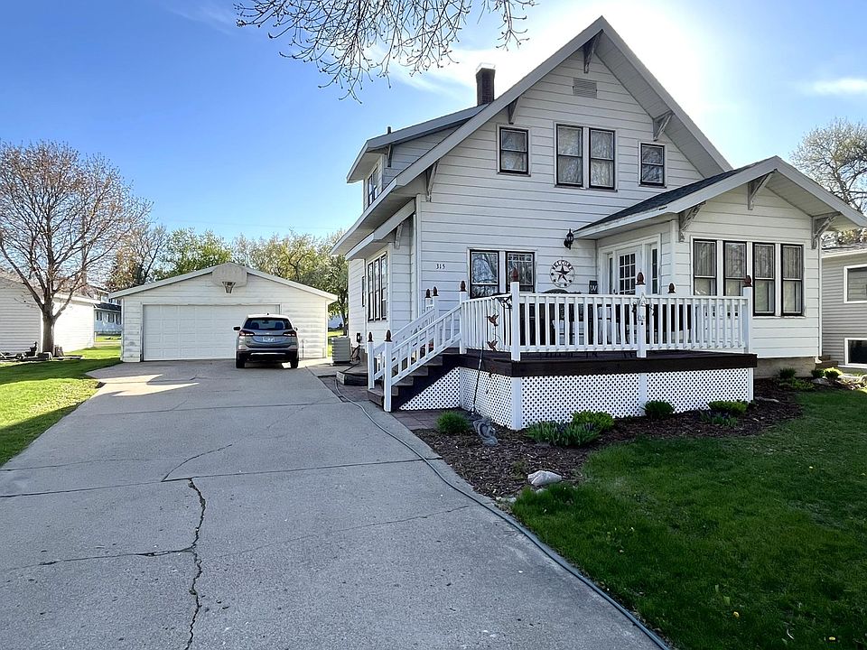 1st image of 315 1st St SE