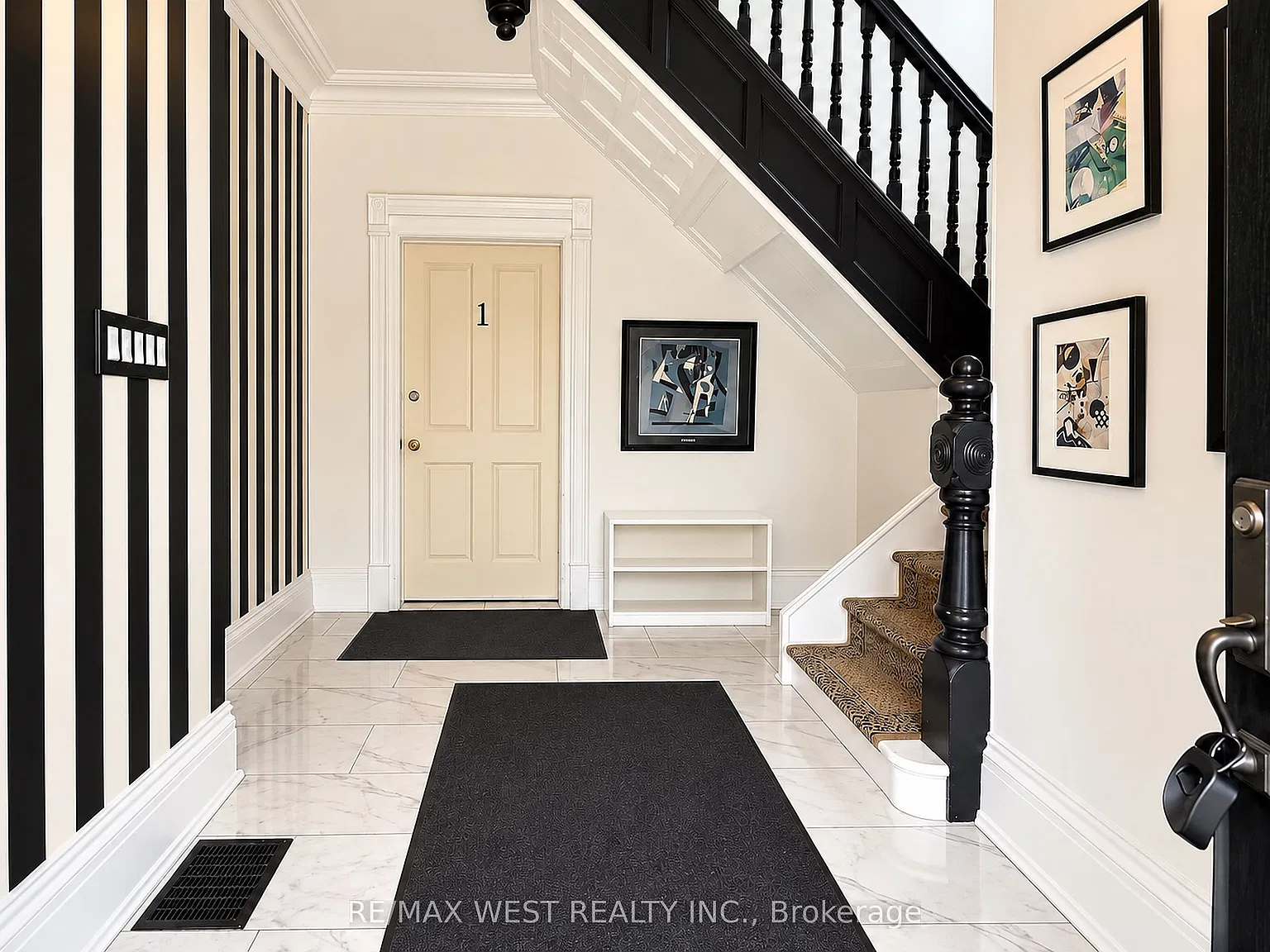 117 Rosemount Ave — Photo 3