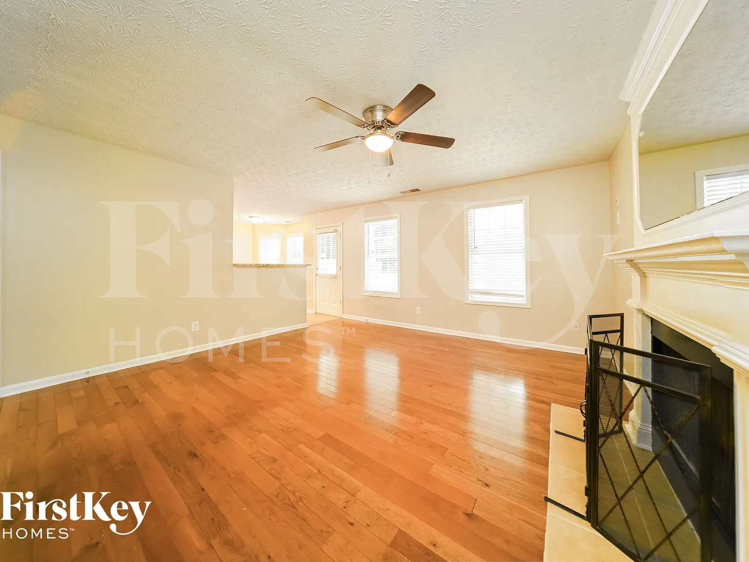 4 bed, 2.5 bath, 2018 sqft, $2,195 — Photo 2
