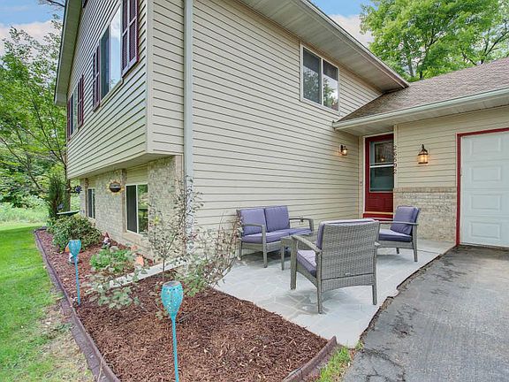 3rd image of 26592 Glen Oak Dr