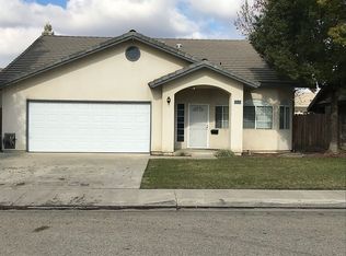 171 Forest Dr, Kingsburg, CA 93631