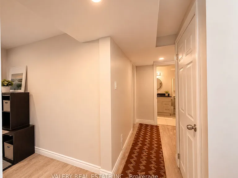 1141 Beaver Valley Cres #1 — Photo 11