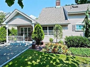 9 Constable Ln, Levittown, NY 11756