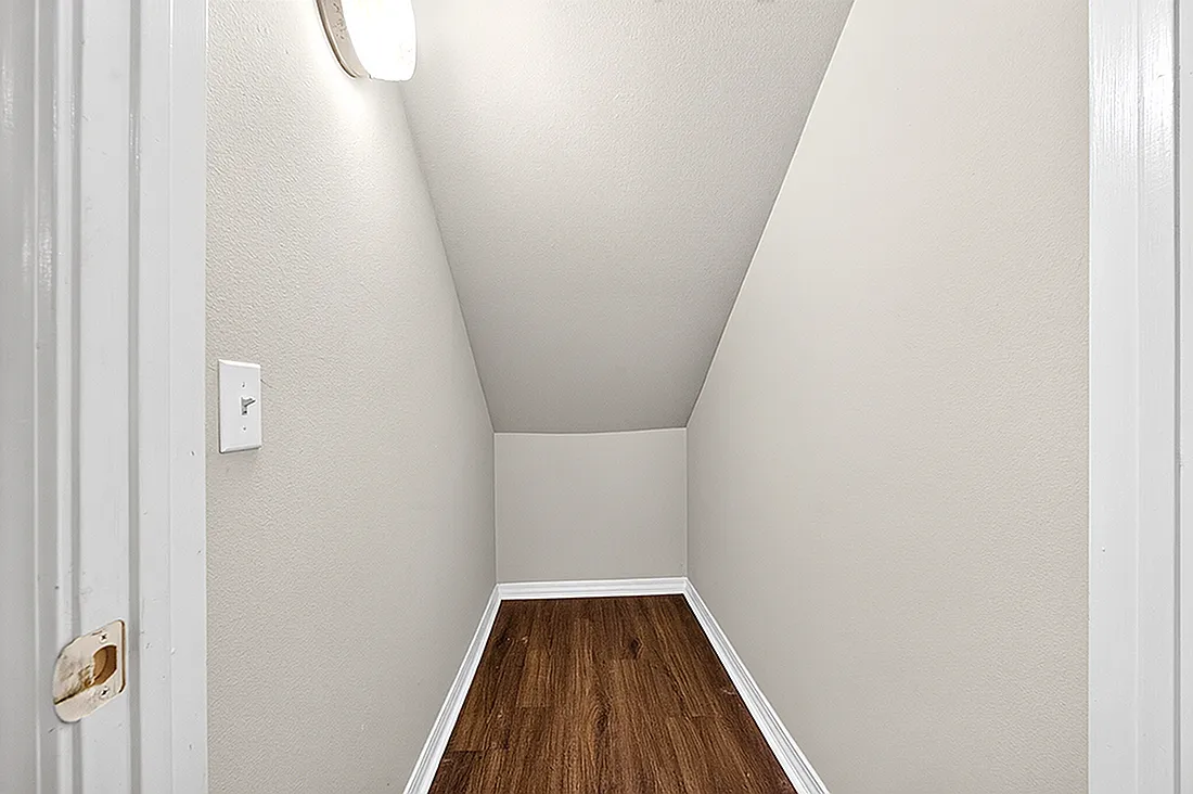 Chamberland Square Apartments — Photo 4