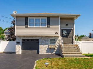 644 N Alleghany Ave, Lindenhurst, NY 11757