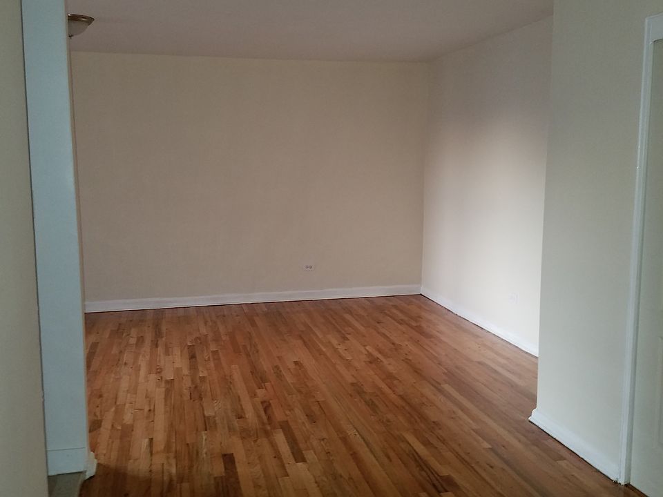 1st image of 2222 E 18th St APT 2D