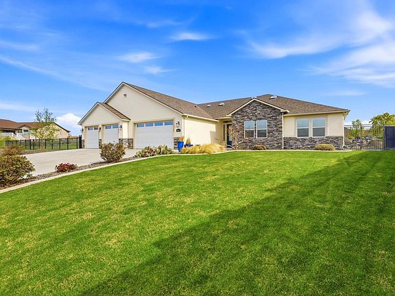 3rd image of 86612 Summit View Dr