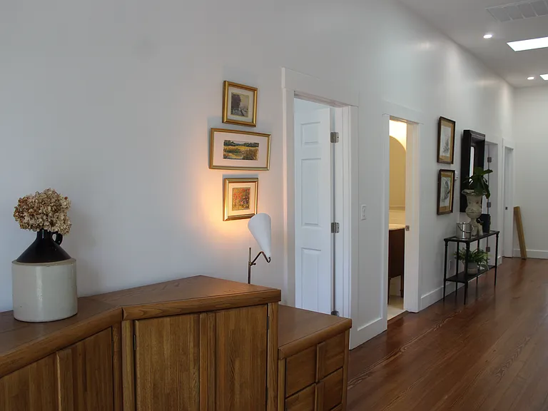 203 E 39th St #B — Photo 15