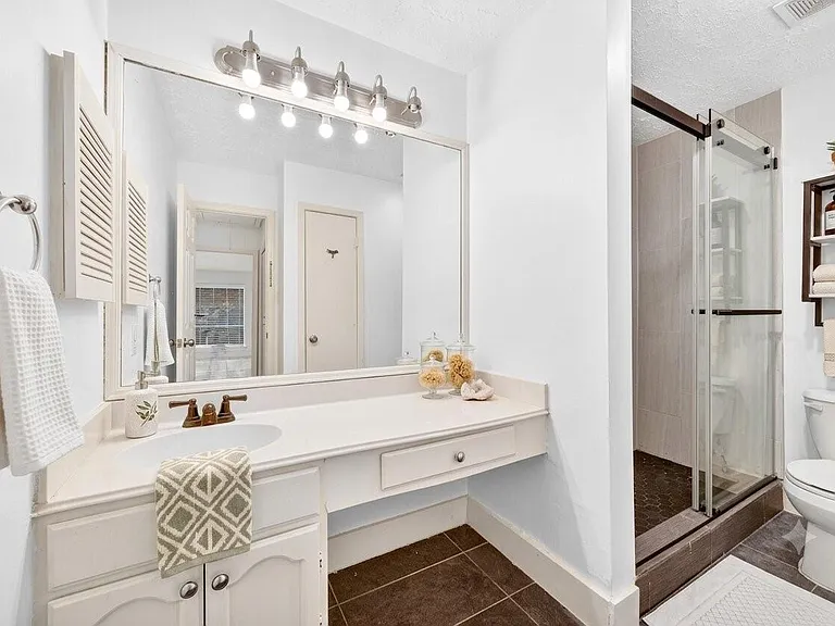16134 Highlander Dr — Photo 30