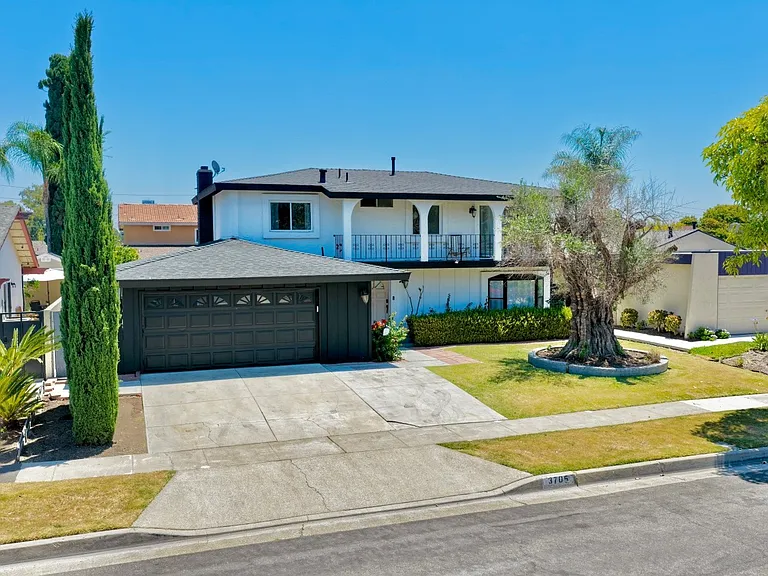 3705 Ramona Dr — Photo 2