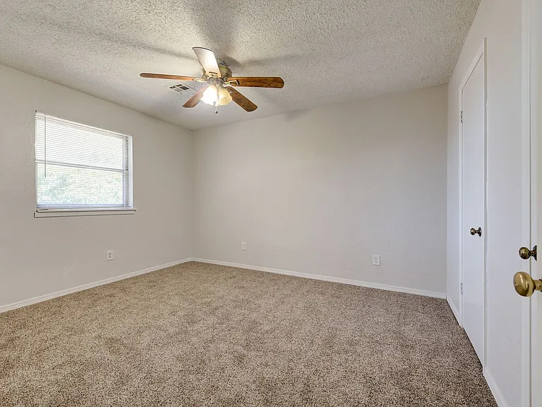 1009 NE 6th St — Photo 19
