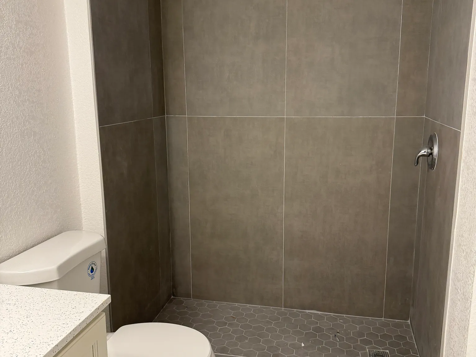 2 bed, 900 sqft, $2,000 — Photo 4