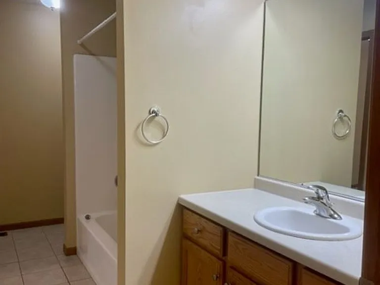 3566-3572 E Meadows Pl — Photo 24