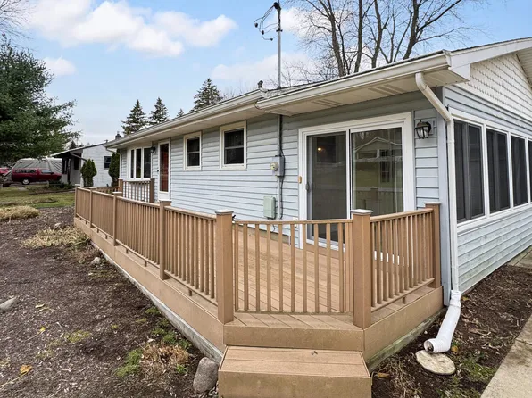 15860 Elmira St, Lansing, MI 48906