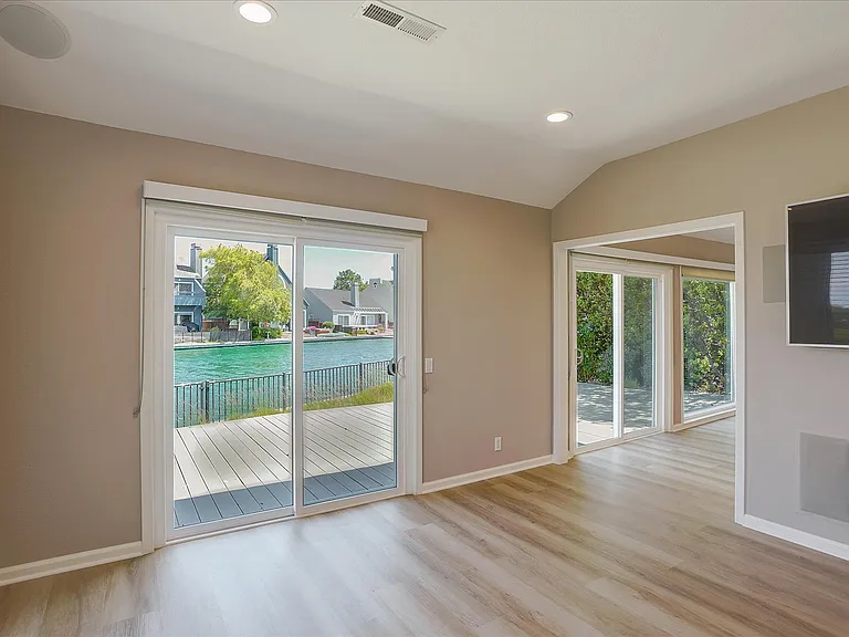 608 Mystic Ln — Photo 18