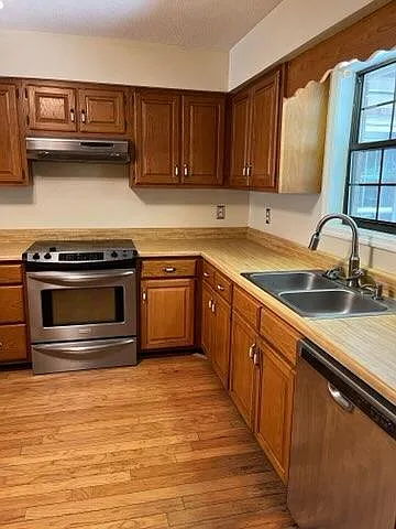 Building Photo - 409 Hines Dr