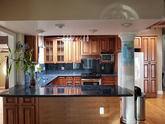 Open floor plan (kitchen)