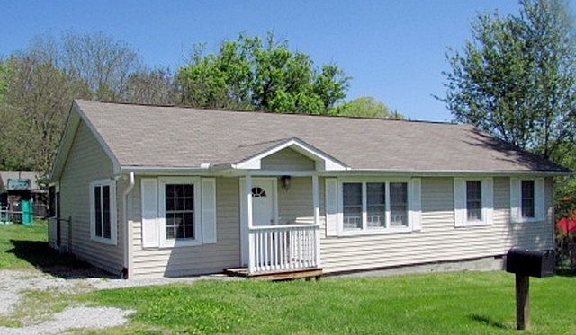 1st image of 315 Eggers Ln