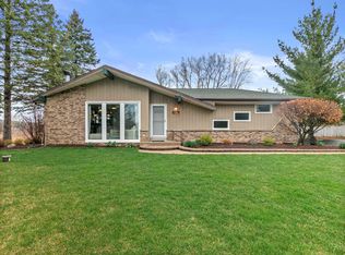 N56W18382 Evergreen Ln, Menomonee Falls, WI 53051