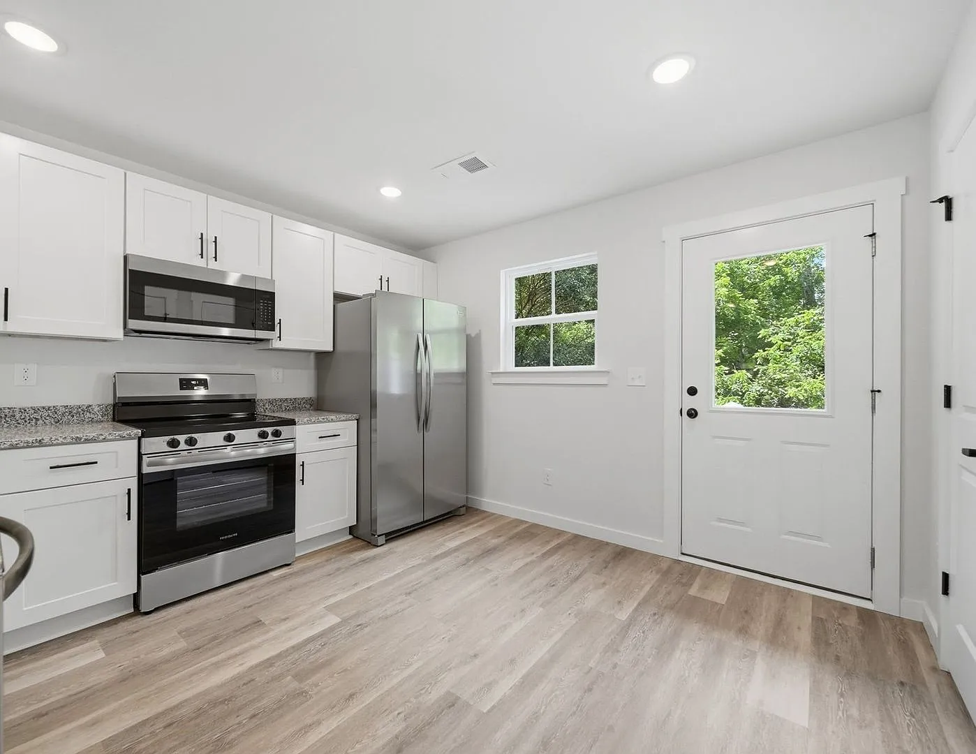 Modern Townhome for Lease in Hickory! — Photo 4