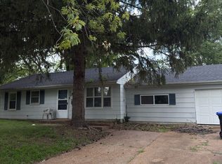 235 Du Bourg Ln, Florissant, MO 63031
