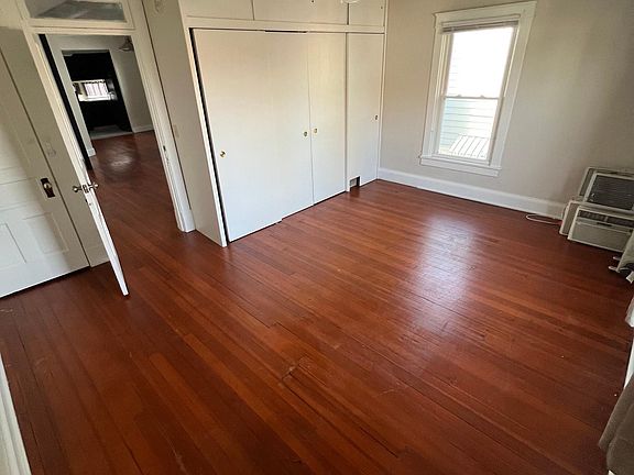 4th image of 217 Eaton Ave #B