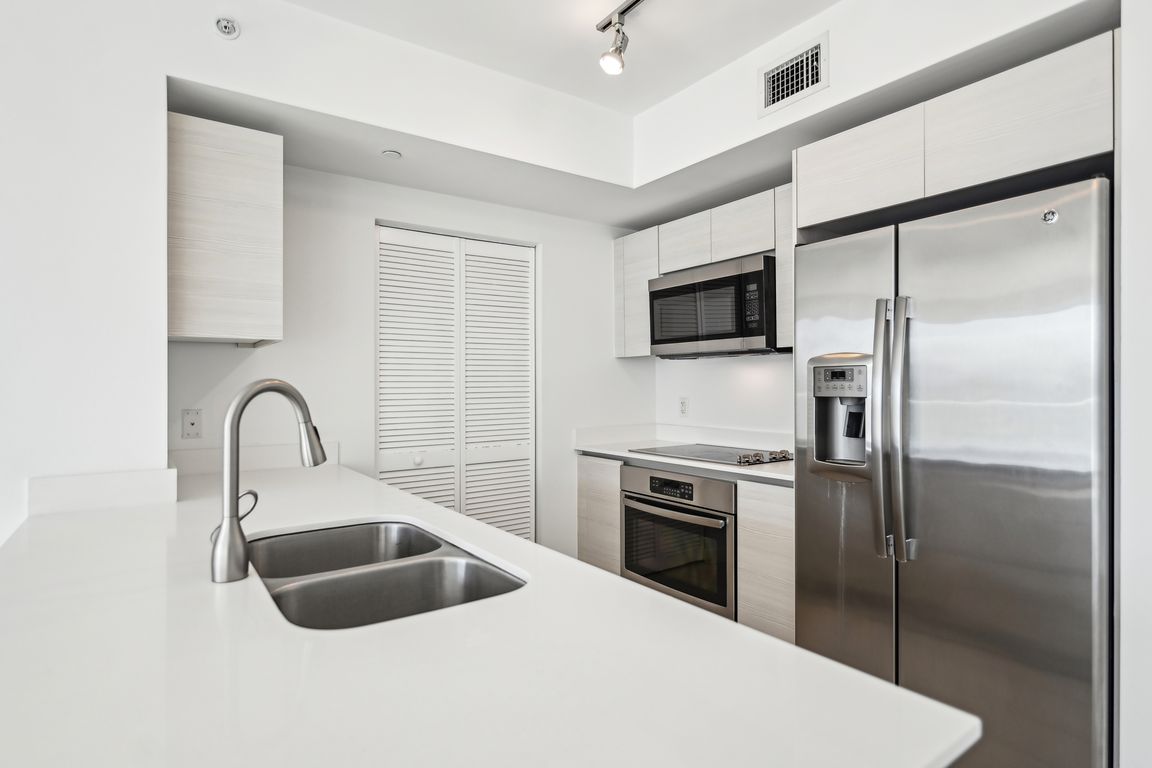 Biscayne Blvd 1516-009.jpg