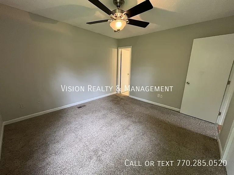 106 Barton Ln — Photo 11