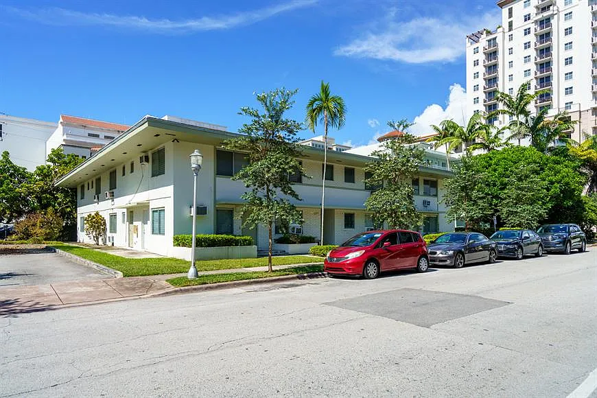 260 Navarre Ave #2