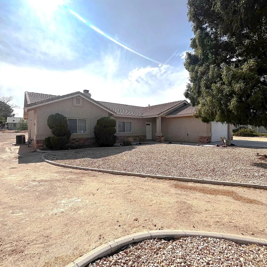 3 Bedroom 2 Bath Hesperia Home — Photo 2