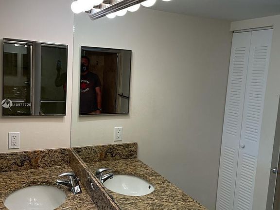 4th image of 3300 NE 191st St APT 1207