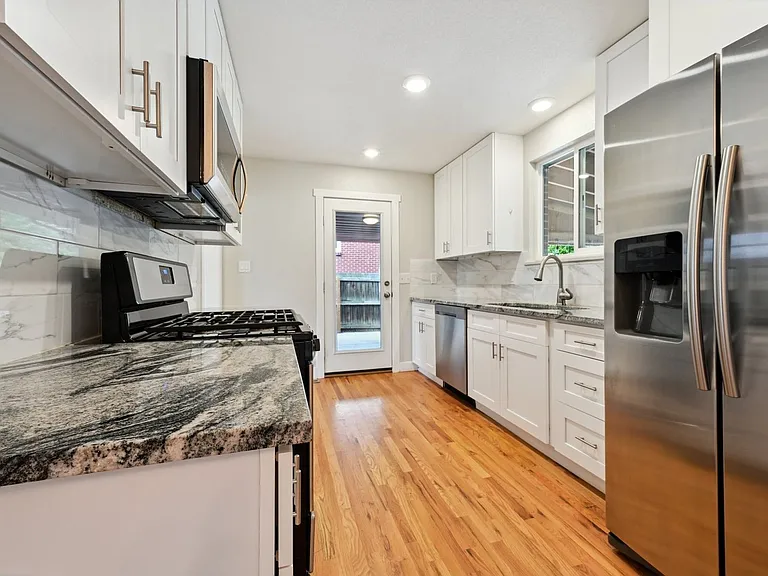 1631 S Allison St — Photo 12