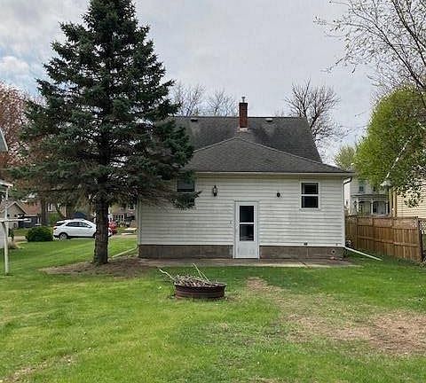 3rd image of 108 Linden St SE