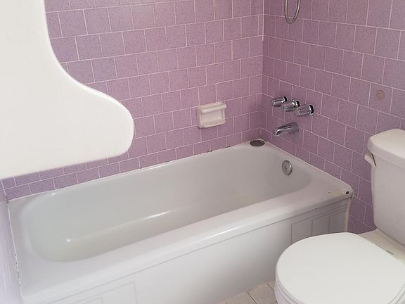 5th image of 8215 Comstock Ave #825