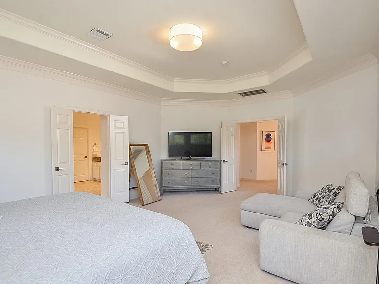 2826 Tudor Mnr — Photo 28