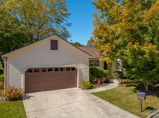 132 Exeter Ct, Hendersonville, NC 28791