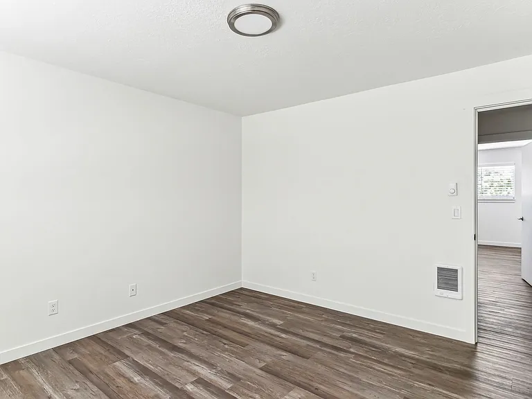Midland Apartments — Photo 26
