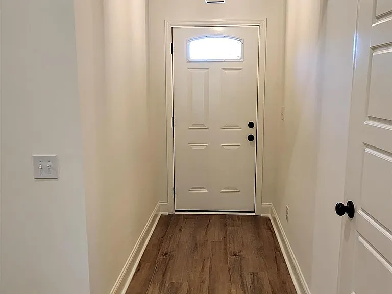110 Eastlake Dr — Photo 10