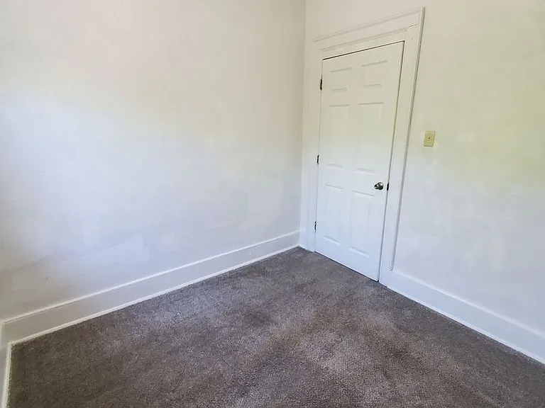 519-521 W Keefe Ave. (Duplex) — Photo 7
