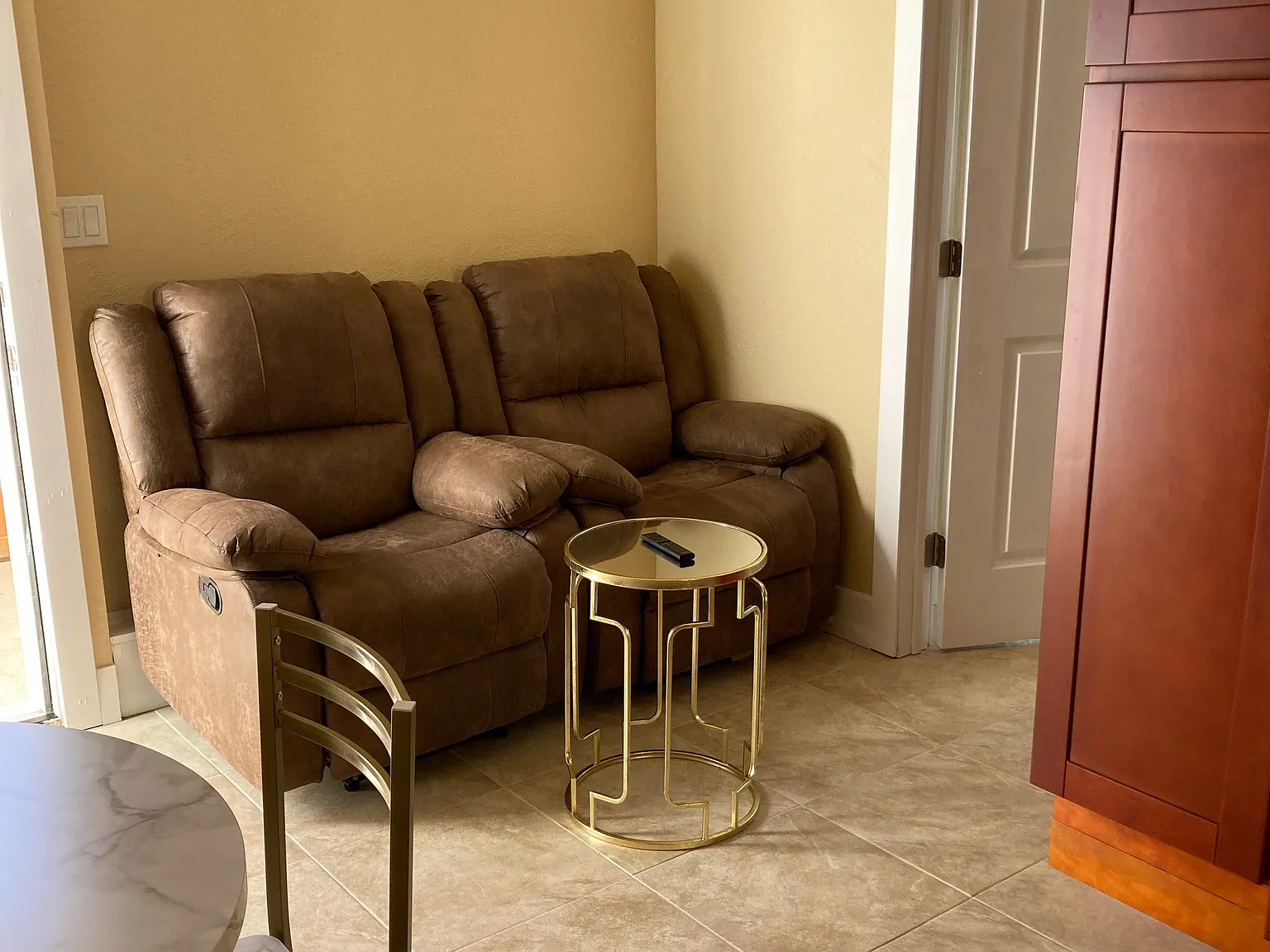 Studio, 450 sqft, $2,350 — Photo 3