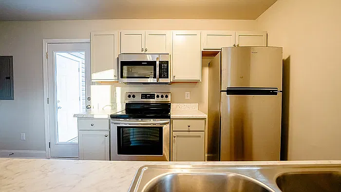2 bed, 1.5 bath, 1030 sqft, $1,250 — Photo 2