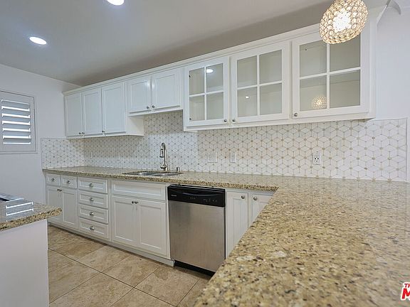 4th image of 1440 23rd St APT 309