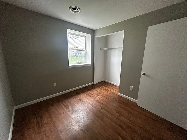 211 Tompkins St — Photo 16